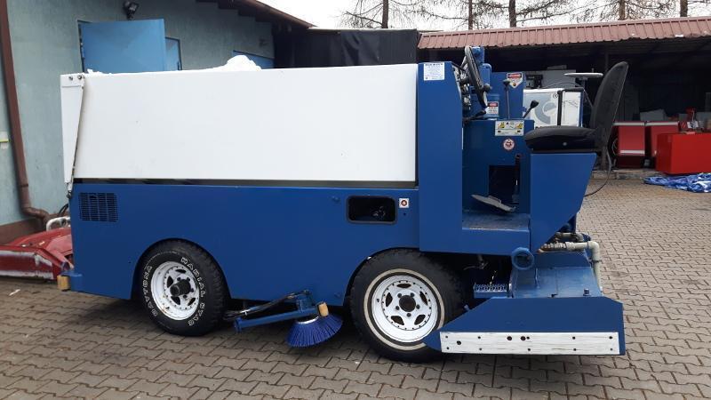 Rosja - dostawa używanej rolby Zamboni 440